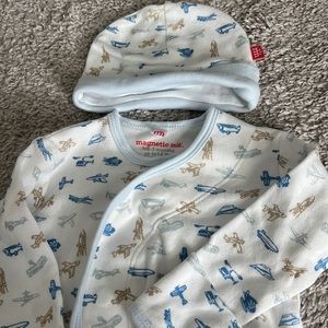 Magnetic Gown & Hat 0-3M or 12lbs